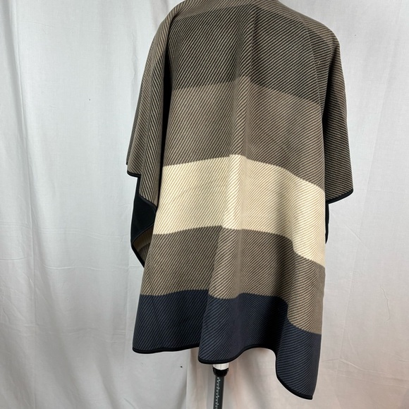 Ikebehar Soft Open-Front Poncho Wrap – Neutral Block Pattern – One Size - Picture 4 of 10